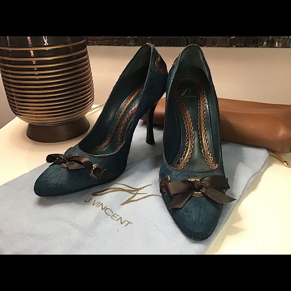 J. Vincent size 7.5 peacock blue calf-hair high heels with